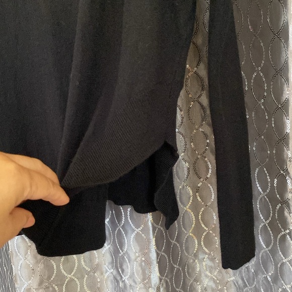 A Set of 2 Trouve Crewneck Long Sleeve Lightweight Sweaters in Black & Beige XS - Picture 8 of 12